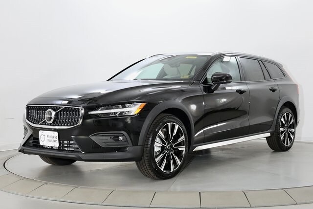 2026 Volvo V60 Cross Country B5 photo 4