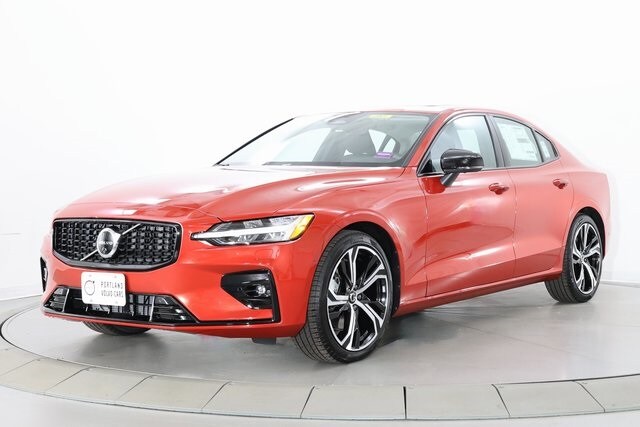 2025 Volvo S60 B5 Plus photo 4