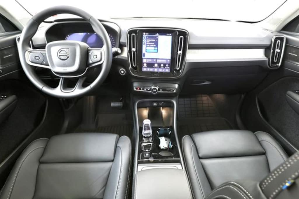 New 2026 Volvo XC40 B5 Ultra SUV