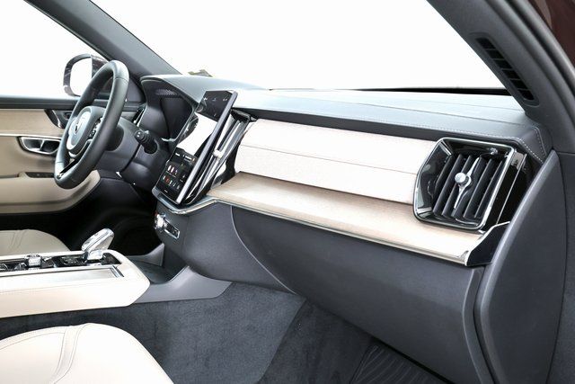 2026 Volvo XC90 Plus - Photo 20