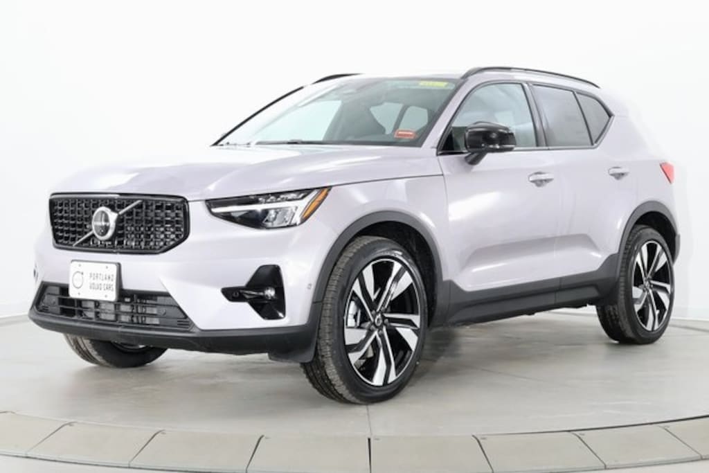 New 2026 Volvo XC40 B5 Plus SUV