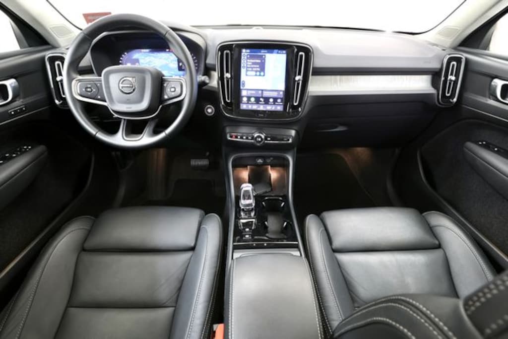 Certified 2025 Volvo XC40 B5 Plus Bright Theme SUV