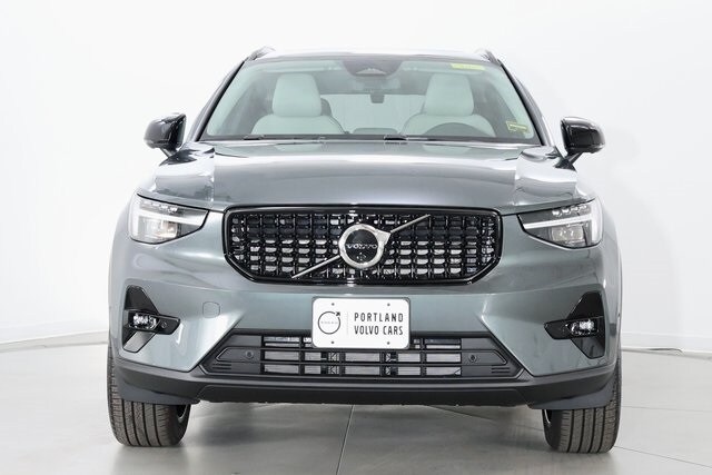 2026 Volvo XC40 photo 3