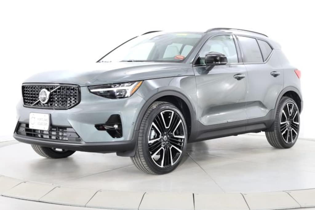 New 2026 Volvo XC40 B5 Plus SUV