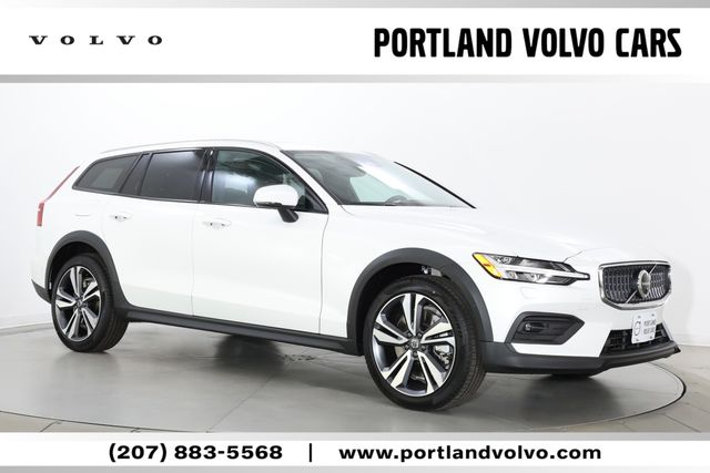 2026 Volvo V60 Cross Country B5 Plus AWD's photo