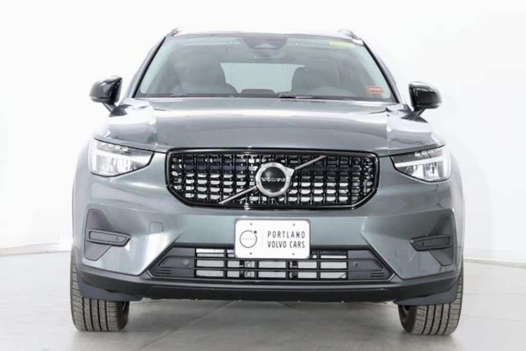 New 2026 Volvo XC40 B5 Core SUV