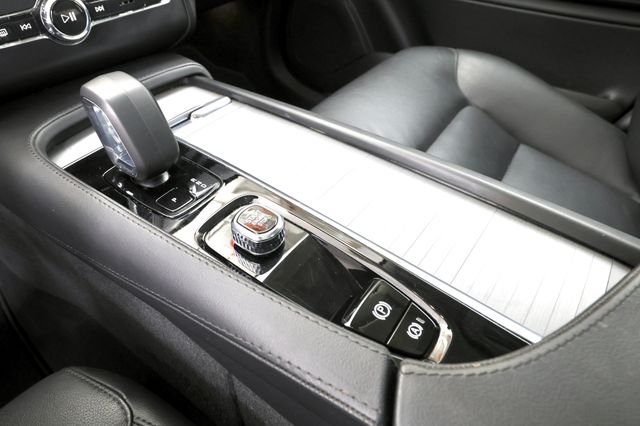 2025 Volvo XC90 Core - Photo 26