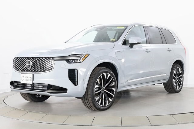 2026 Volvo XC90 T8 Plus photo 3