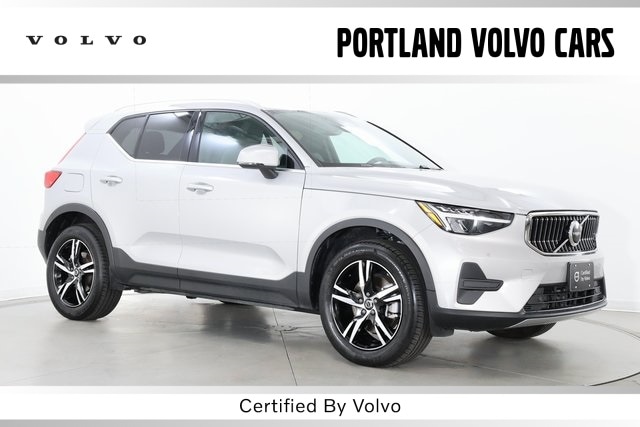 2025 Volvo XC40 Core