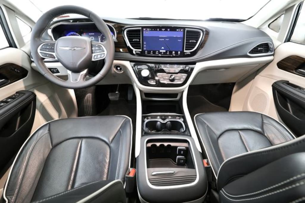 Used 2023 Chrysler Pacifica Limited Van Passenger Van
