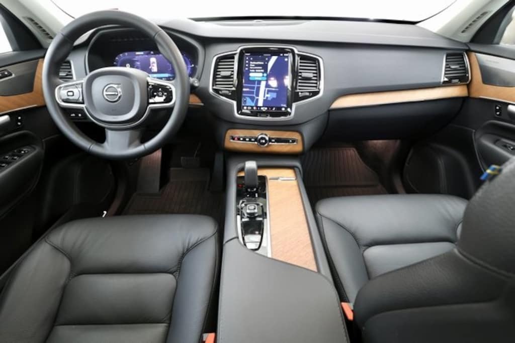 Certified 2024 Volvo XC90 plug-in hybrid T8 Plus 6-Seater SUV