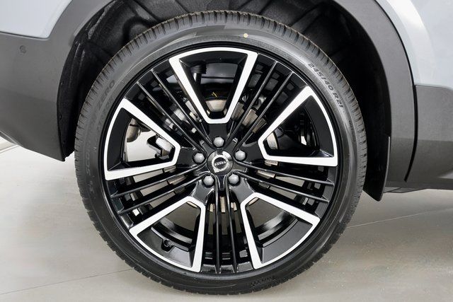 2026 Volvo XC40 Ultra Black Edition - Photo 9