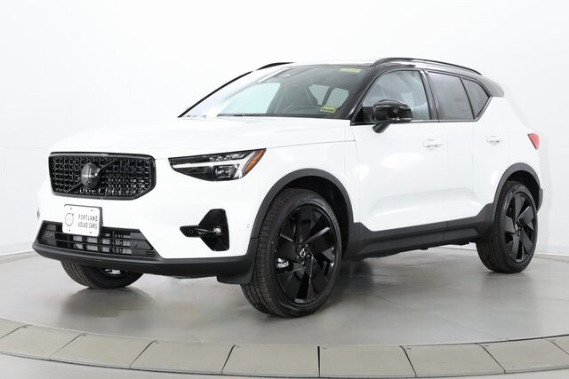 2026 Volvo XC40 photo 3
