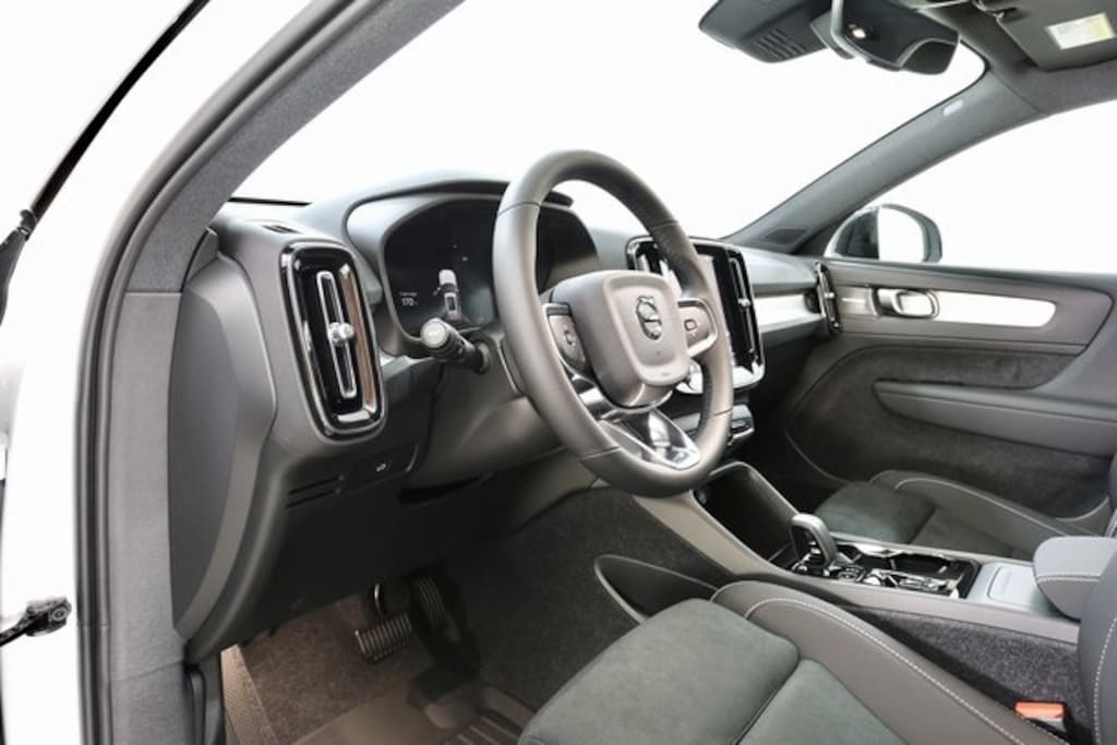 New 2026 Volvo XC40 B5 Ultra Black Edition SUV