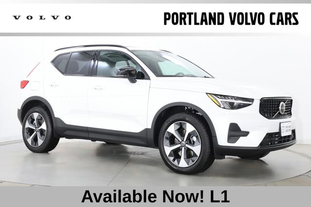 2026 Volvo XC40 B5 Core Dark AWD's photo