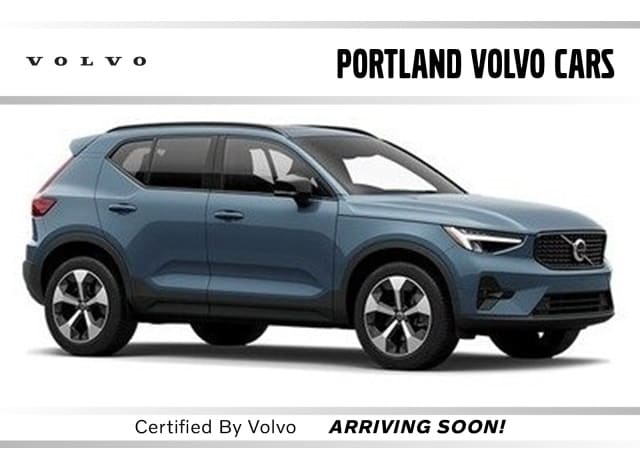 2025 Volvo XC40 B5 Plus Dark Theme SUV