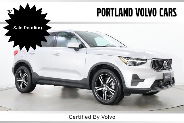 2025 Volvo XC40 Core's photo