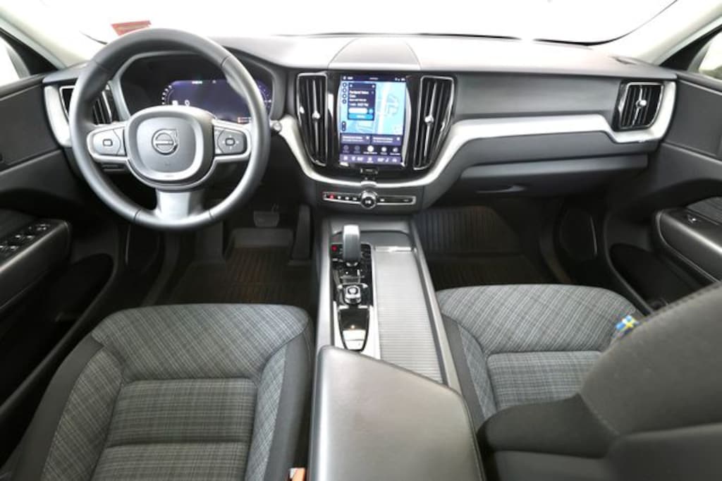 Certified 2023 Volvo XC60 Recharge Plug-In Hybrid Core Bright SUV