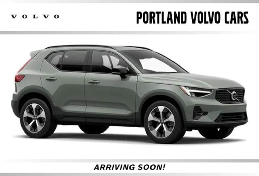 Used 2024 Volvo XC40 B5 Core SUV