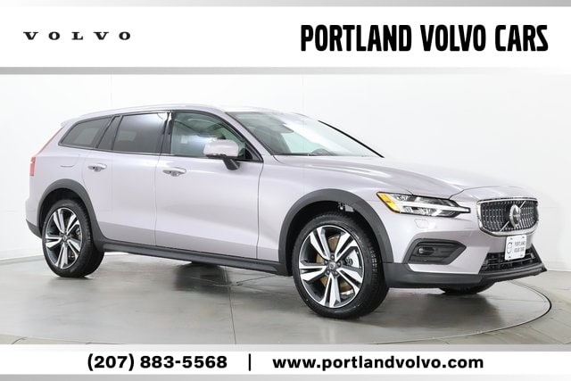 2026 Volvo V60 Cross Country Plus's photo