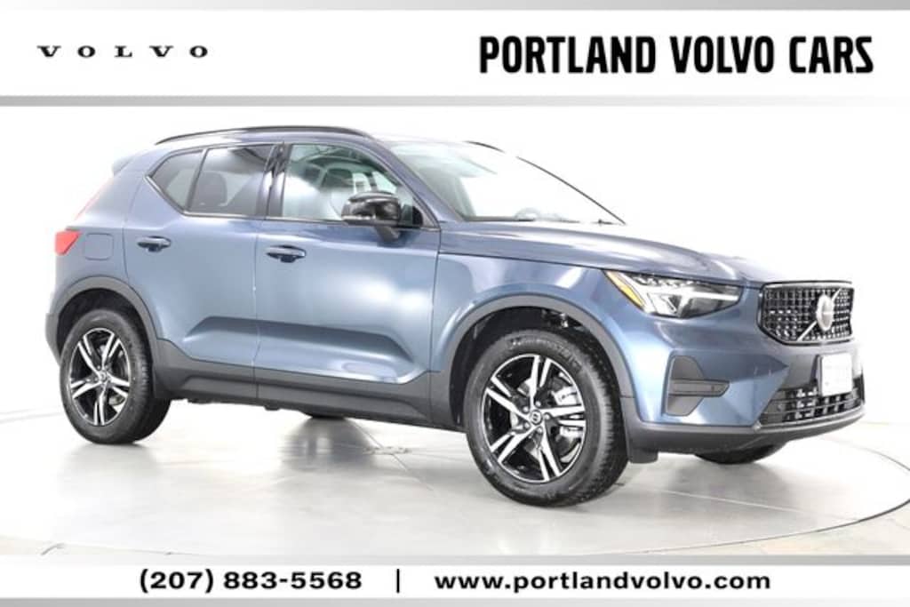 New 2026 Volvo XC40 B5 Core SUV