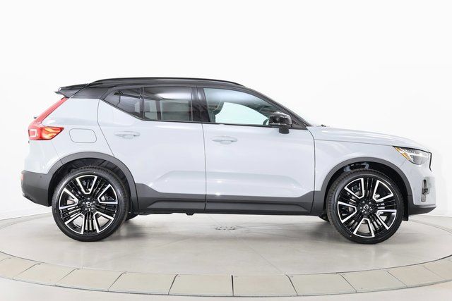 2026 Volvo XC40 Ultra Black Edition - Photo 8