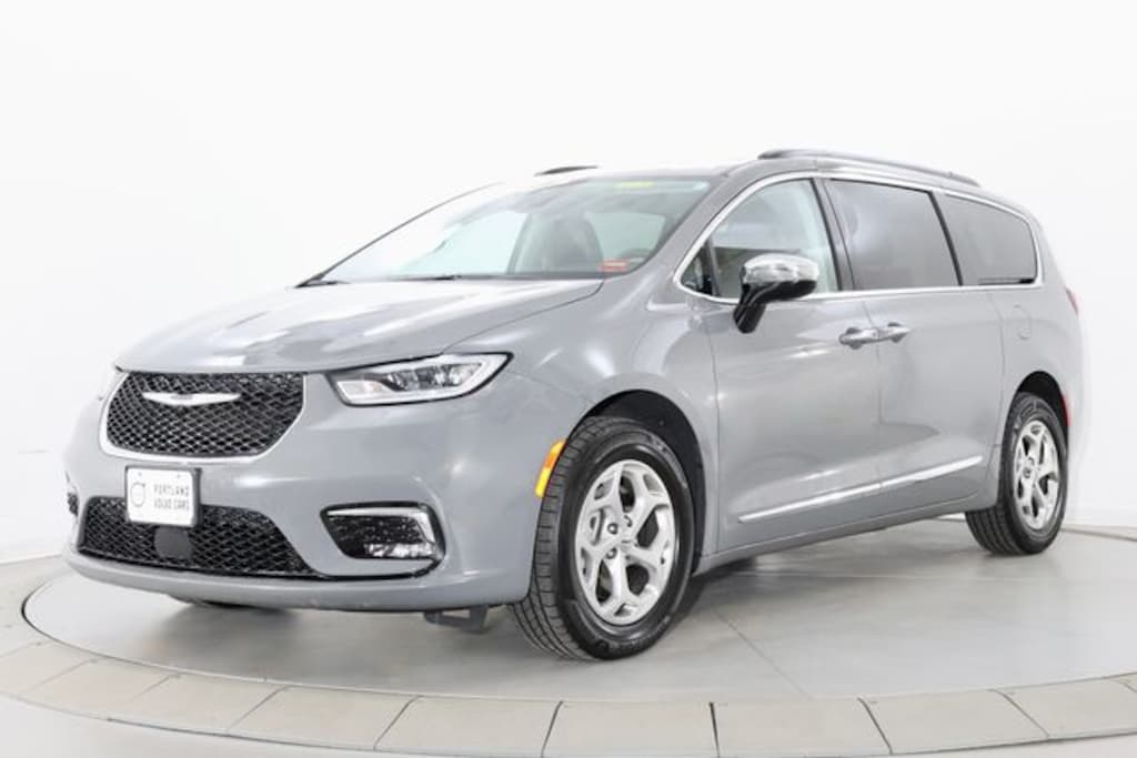 Used 2023 Chrysler Pacifica Limited Van Passenger Van
