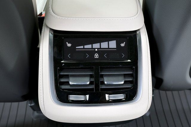 2026 Volvo XC90 Plus - Photo 17