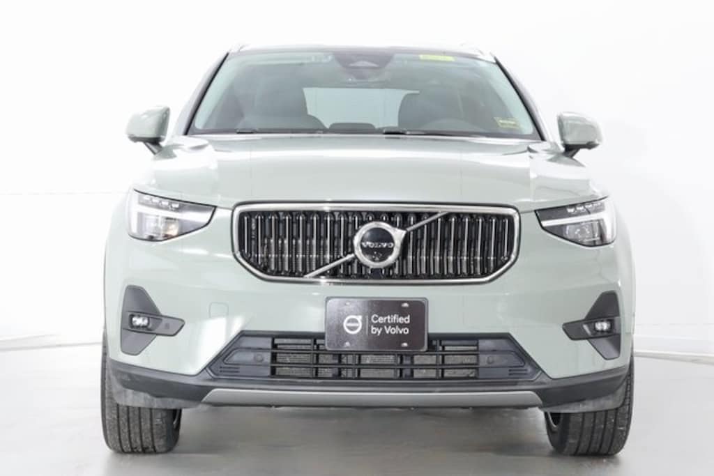 Certified 2024 Volvo XC40 B5 Ultimate Bright SUV