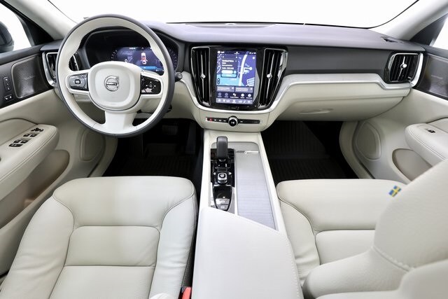 2026 Volvo V60 Cross Country B5 Plus photo 2