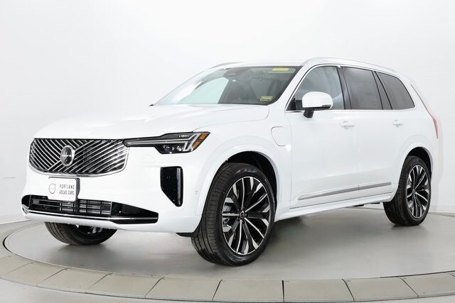 2025 Volvo XC90 T8 photo 4