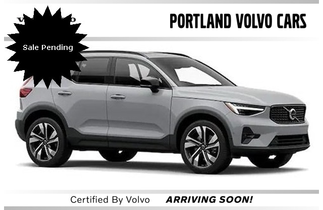 2025 Volvo XC40 Core's photo