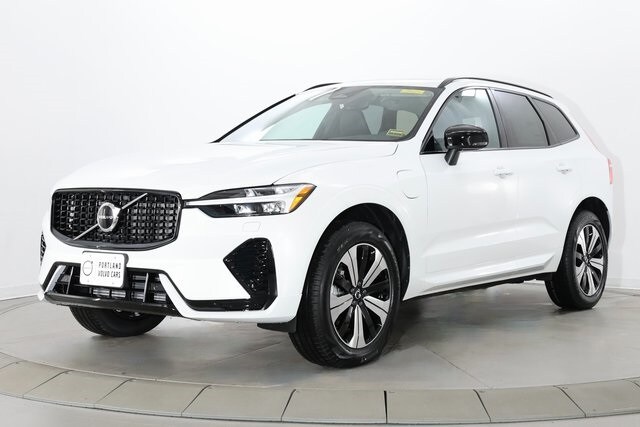 2025 Volvo XC60 Hybrid T8 Core photo 3
