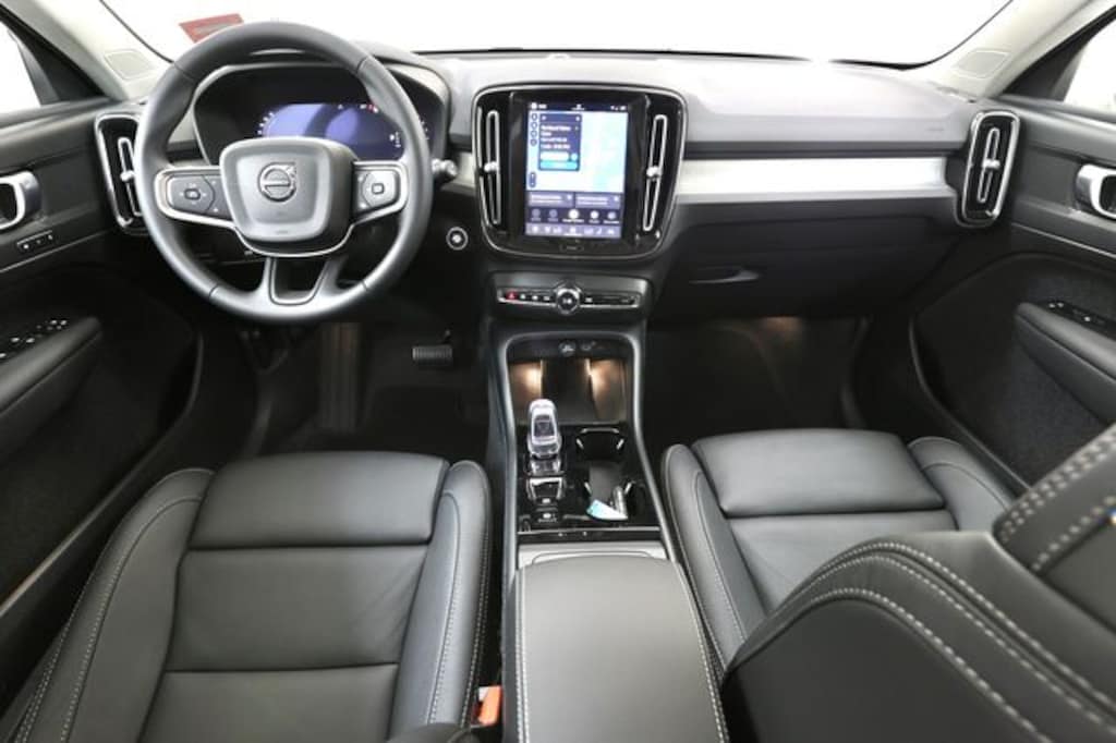 New 2026 Volvo XC40 B5 Plus SUV