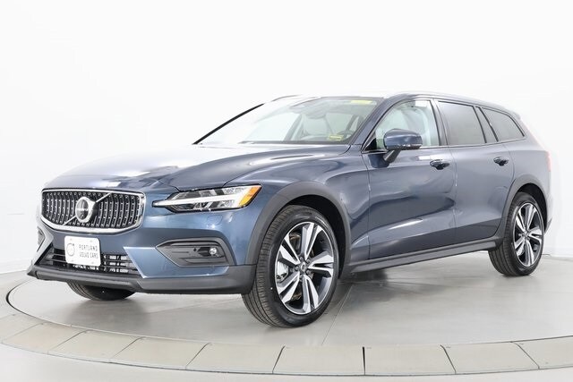 2026 Volvo V60 Cross Country B5 Plus photo 4