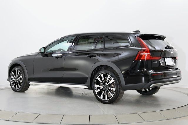 2026 Volvo V60 Cross Country Ultra - Photo 6