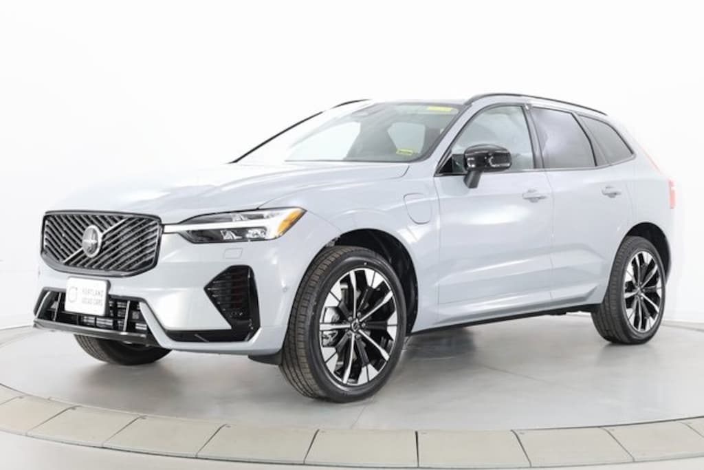 New 2026 Volvo XC60 plug-in hybrid T8 Plus SUV