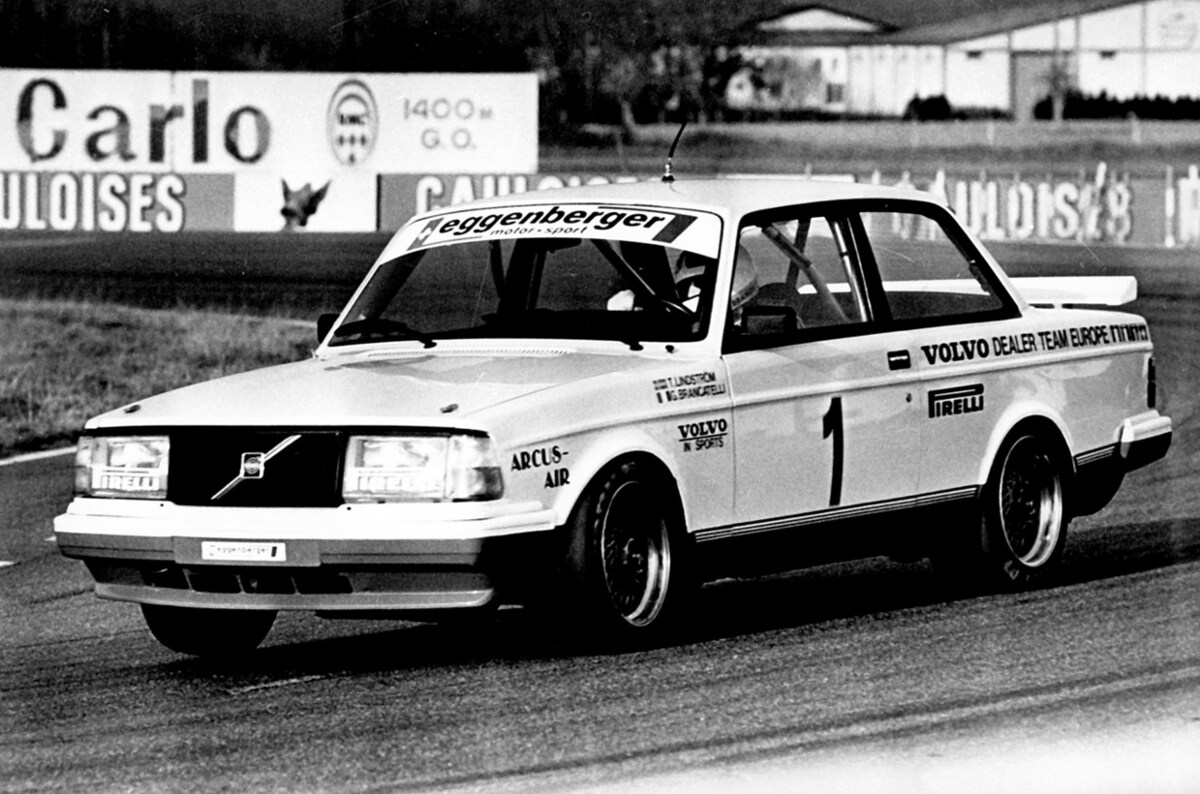 Volvo_240_Turbo_3_1200.png