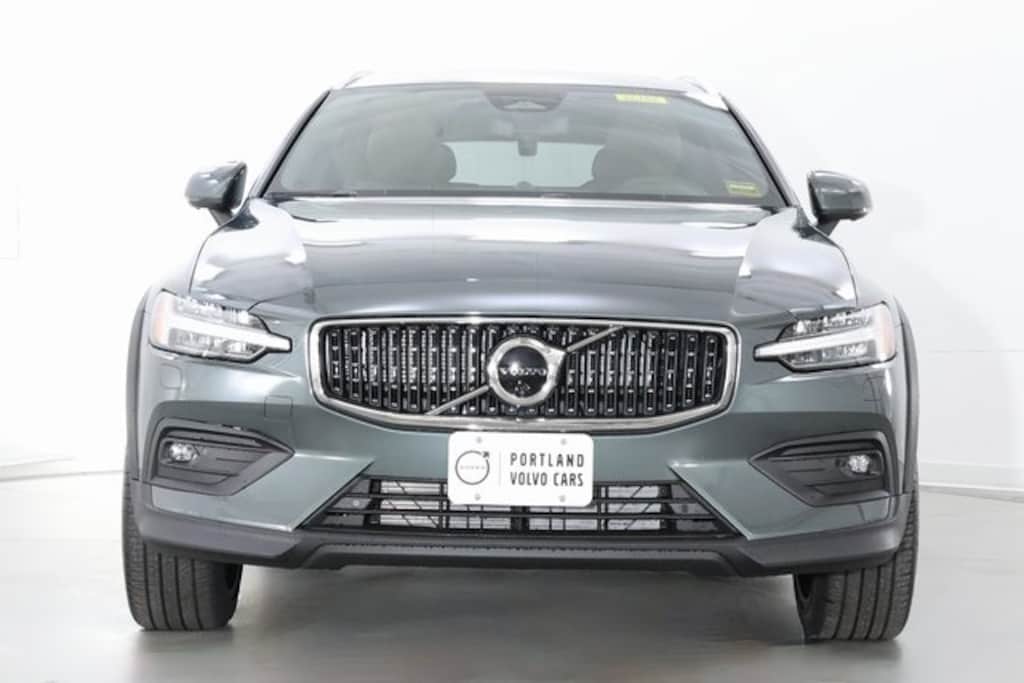 New 2026 Volvo V60 Cross Country B5 Ultra Wagon