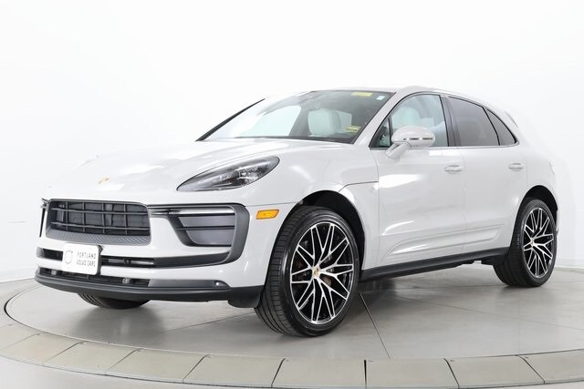 2022 Porsche Macan photo 3
