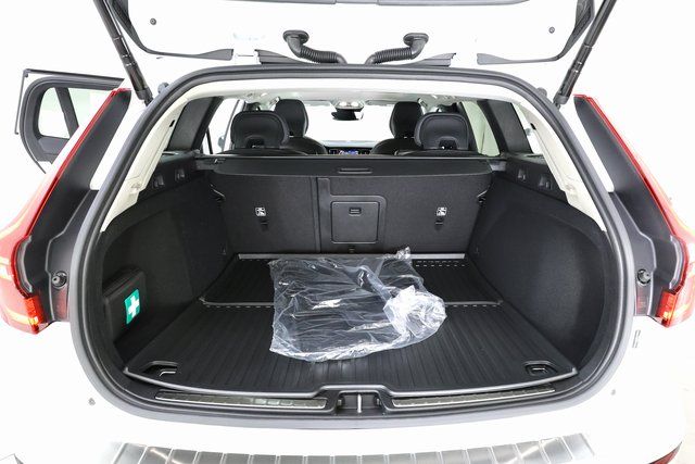 2026 Volvo V60 Cross Country Plus - Photo 26