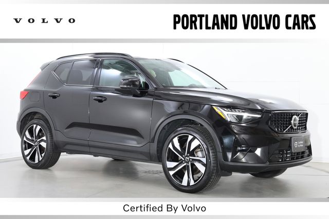 2024 Volvo XC40 B5 Plus Dark AWD's photo