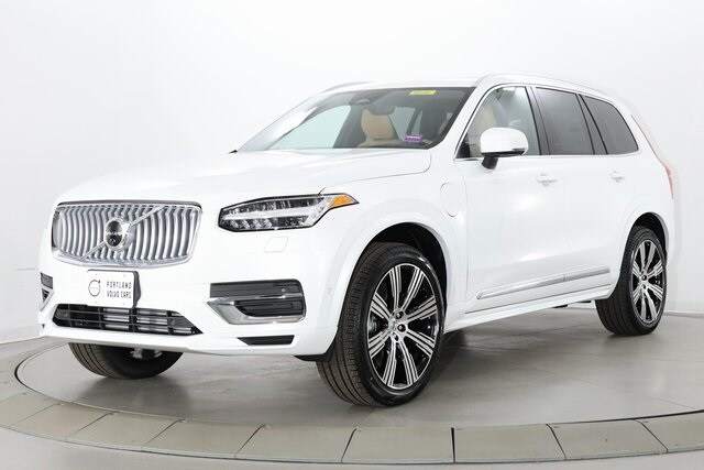2025 Volvo XC90 T8 photo 3