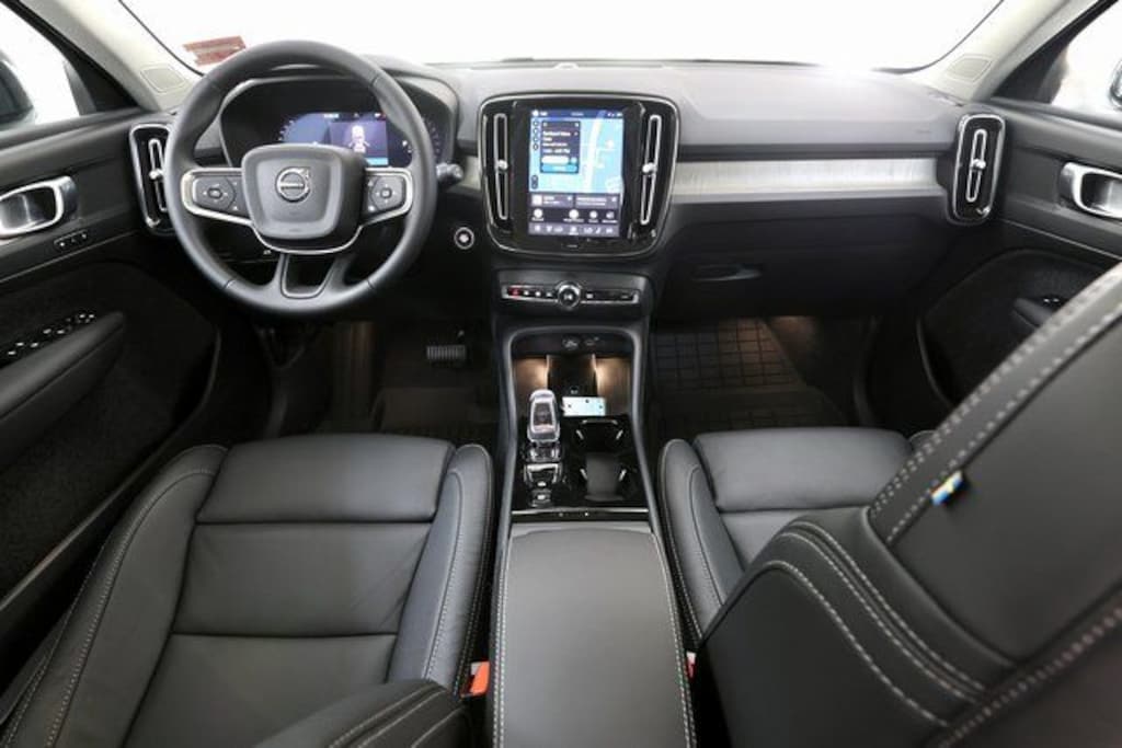 New 2026 Volvo XC40 B5 Plus SUV