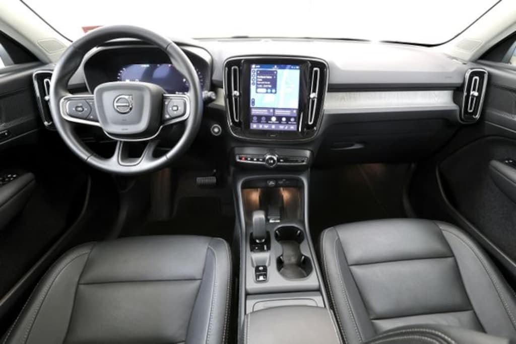 Certified 2025 Volvo XC40 B5 Core Bright Theme SUV