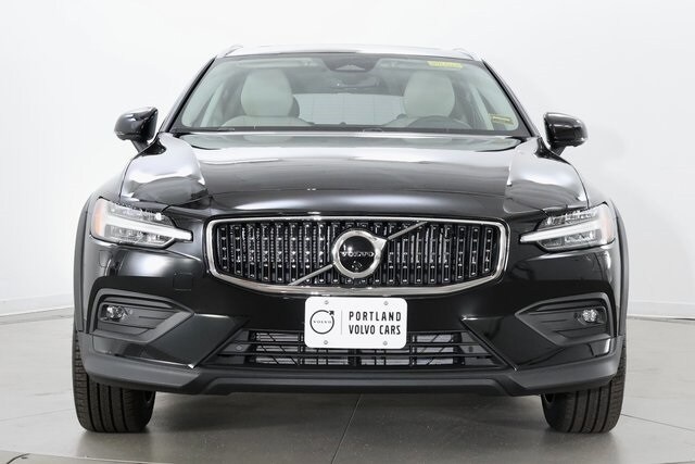 2026 Volvo V60 Cross Country B5 Plus photo 2