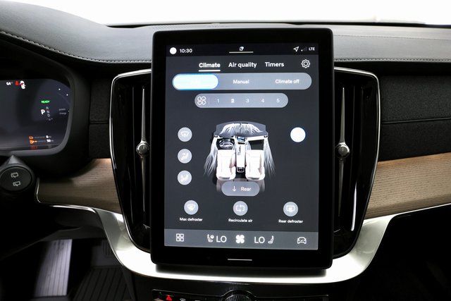 2026 Volvo XC90 Plus - Photo 24