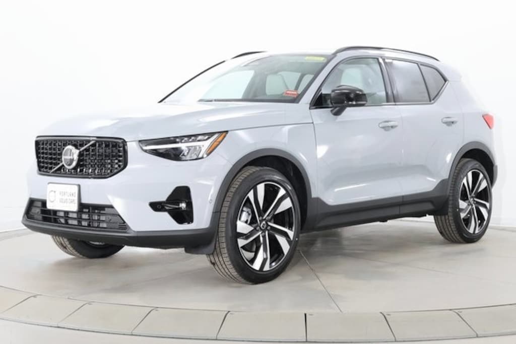 New 2026 Volvo XC40 B5 Plus SUV