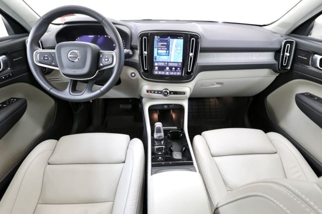 Certified 2023 Volvo XC40 B5 AWD Ultimate Dark SUV