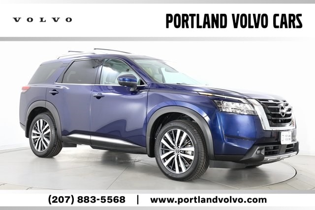 2022 Nissan Pathfinder Platinum's photo